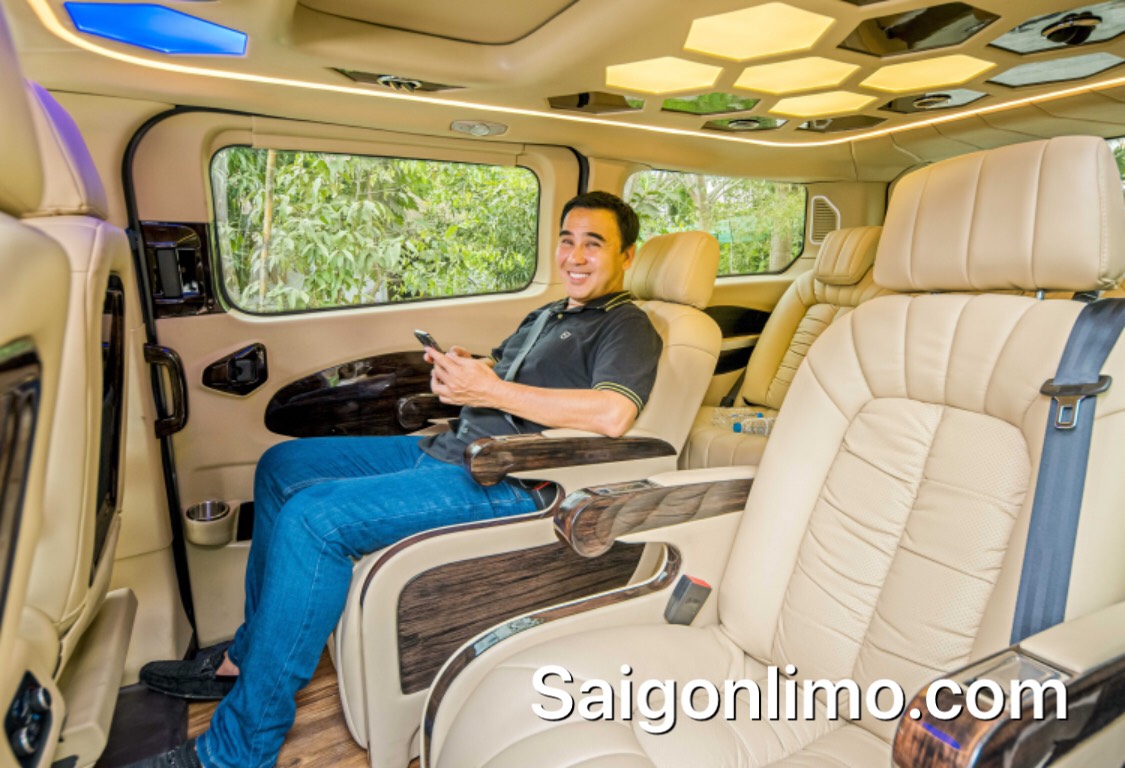 xe Ford Tourneo Limousine 7 chỗ